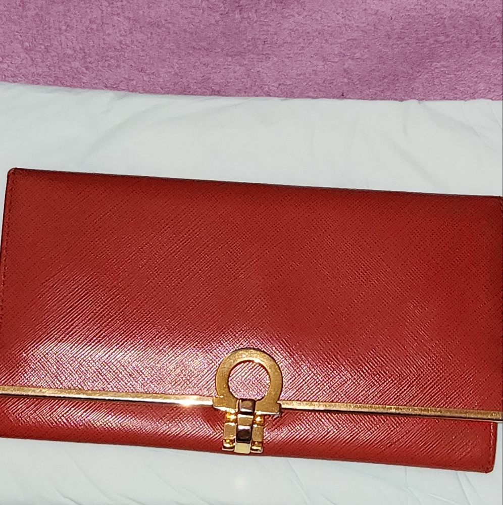 AUTHENTIC SALVATORE FERRAGAMO SAFFIANO LEATHER CONTINENTAL GANCINI LONG WALLET